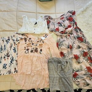 Guess American Eagle and more! Women's size MD and LRG shirts and flowy dress